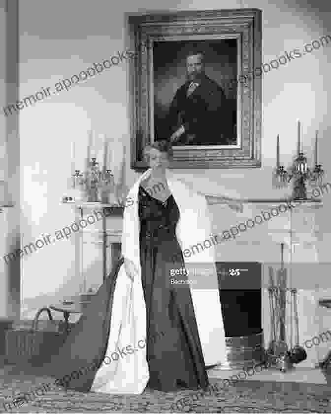 Black And White Portrait Of Eleanor Roosevelt In A Simple Dress And Pearls Sister Sarah S : Original Mirror Sister States