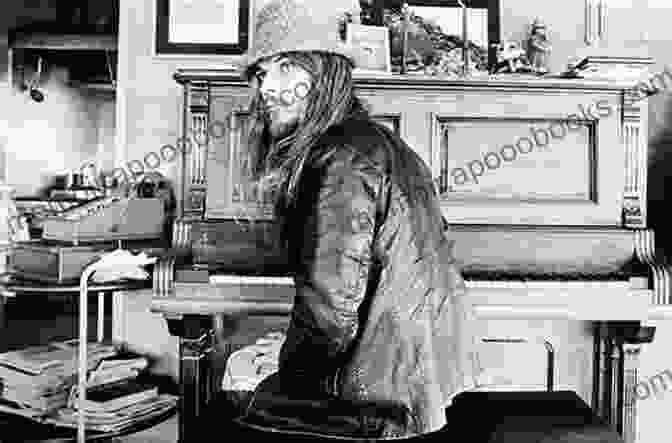 Leon Russell, A Legendary Singer Songwriter With A Distinctive Look Featuring A Goatee And Cowboy Hat Best Of Leon Russell Songbook (Piano/Vocal/Guitar)